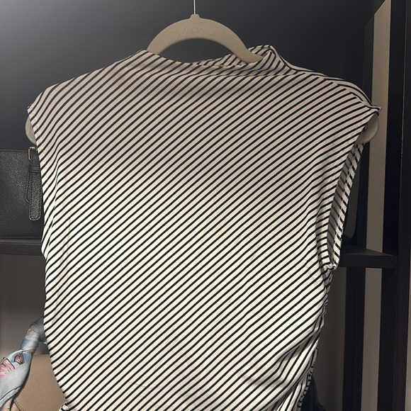 H&M Top - Picture 2 of 5